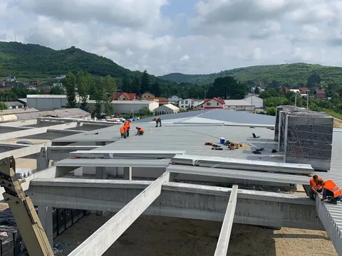 Montat sistem complet acoperiș hală – Abator Pitești – fotografie 9