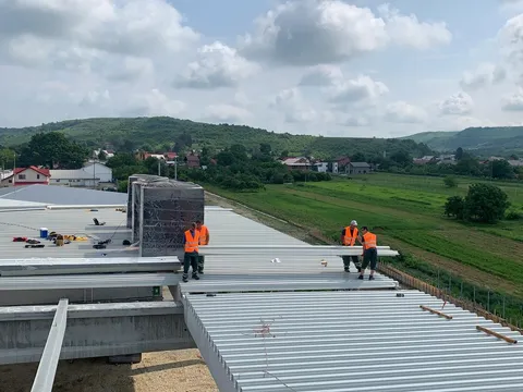 Montat sistem complet acoperiș hală – Abator Pitești – fotografie 10