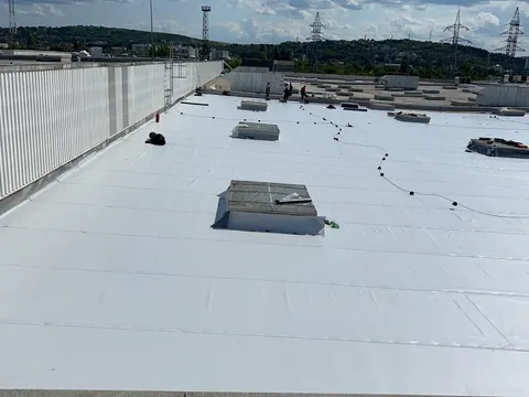 Reparatie capitala acoperis hala Carrefour Felicia Iasi – fotografie 3