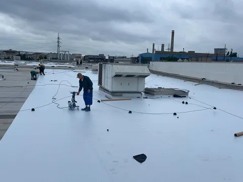 Reparatie capitala acoperis hala Carrefour Felicia Iasi – fotografie 13