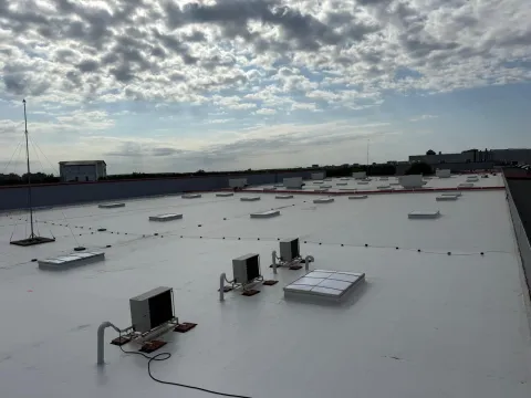 Reparație capitală acoperiș Carrefour Băneasa – Înlocuire membrană PVC SikaPlan 15 G – fotografie 5