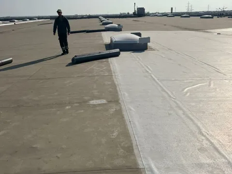 Rigidizarea membranei pentru montarea de panouri fotovoltaice – Dedeman Focsani – fotografie 4