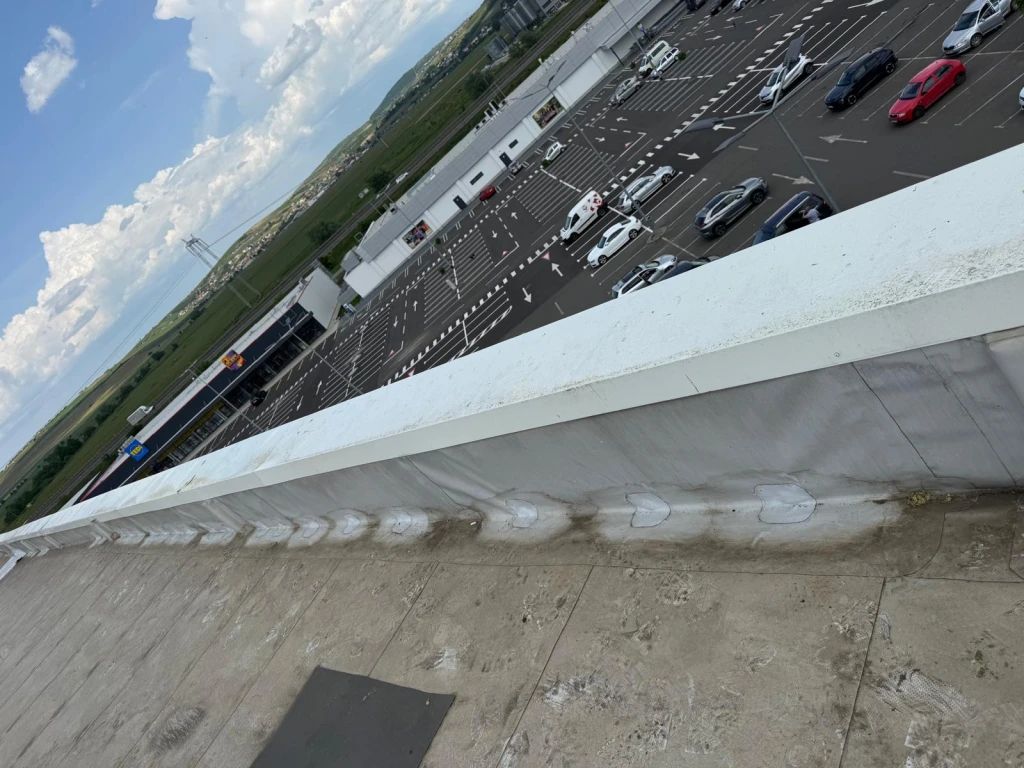 Reparații acoperiș la Jumbo Sibiu
